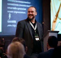 Bruno Couto Rocha palestrando em evento do Time Holding Brasil